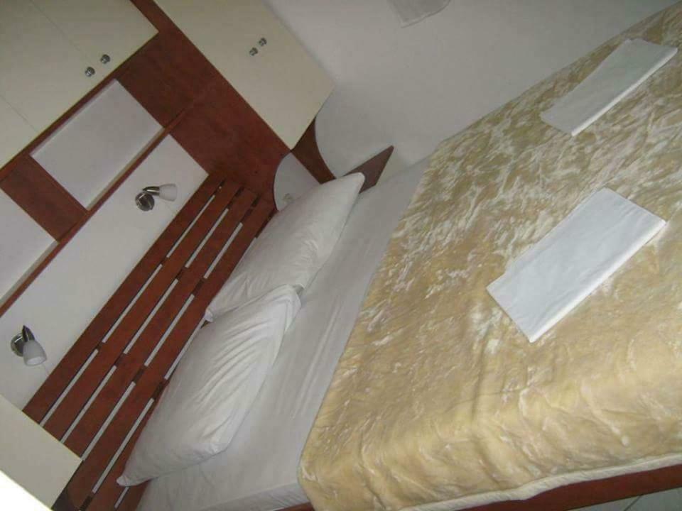 Apartmani Ana ヴィル エクステリア 写真