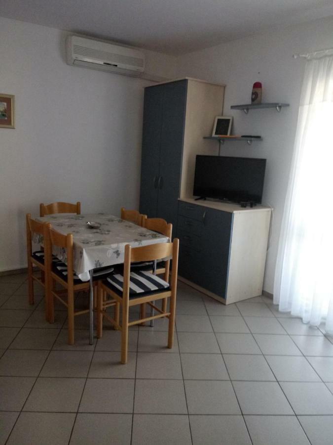 Apartmani Ana ヴィル エクステリア 写真