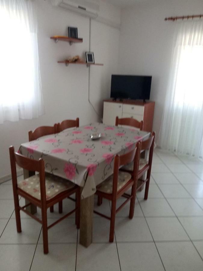Apartmani Ana ヴィル エクステリア 写真