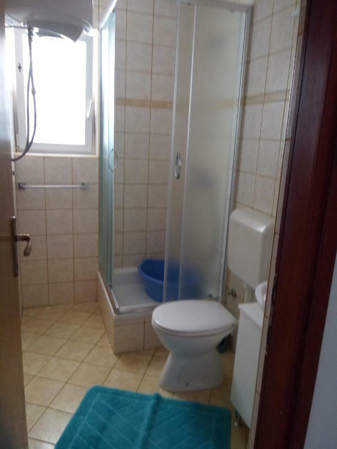 Apartmani Ana ヴィル エクステリア 写真