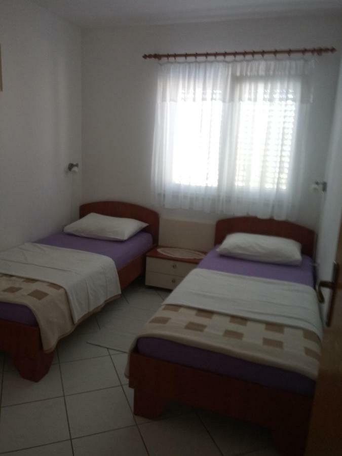 Apartmani Ana ヴィル エクステリア 写真